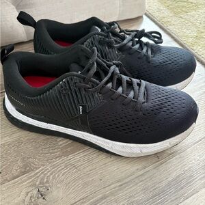 Xelero steadfast men’s shoes size 9